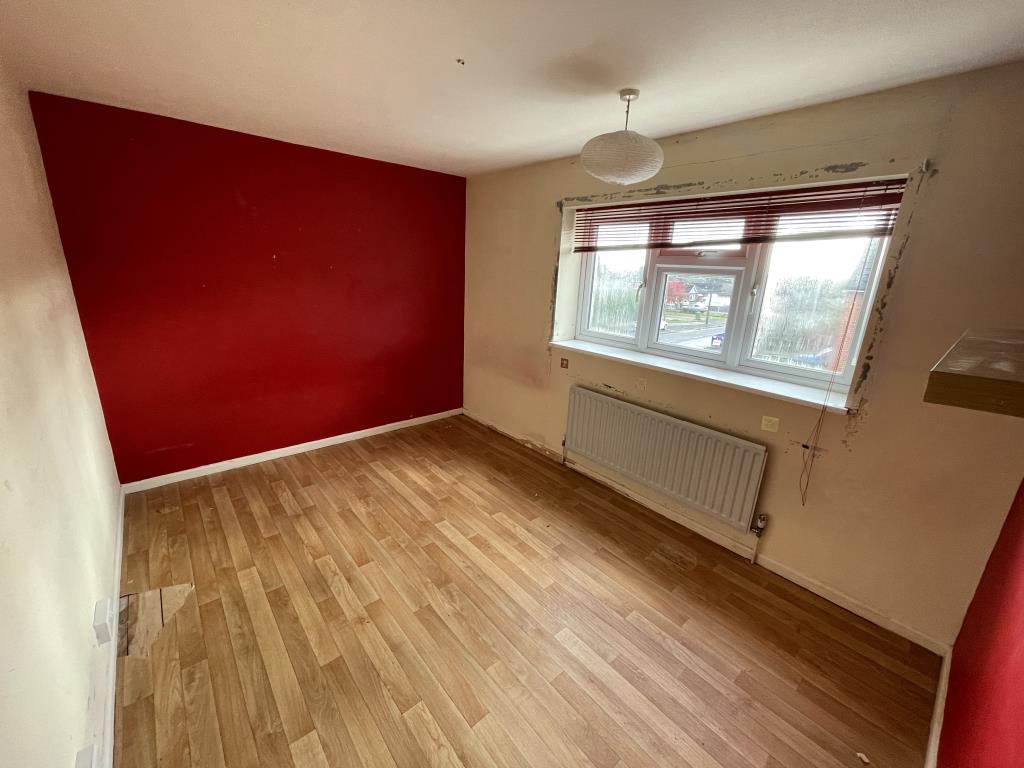 Lot: 95 - HOUSE IN POPULAR RESIDENTIAL AREA FOR INVESTMENT OR OCCUPATION - Inside image of Bedroom 1 from hallway